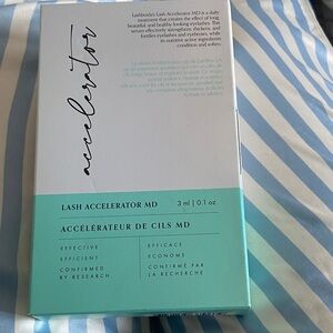 Serum - White and Mint//Free With any purchase 💕💕💕💫💫🎄🎄